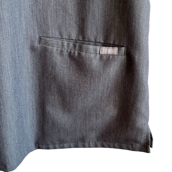 FIGS Grey V Neck Scrub Top Size M Technical Collection Casma - Picture 3 of 9